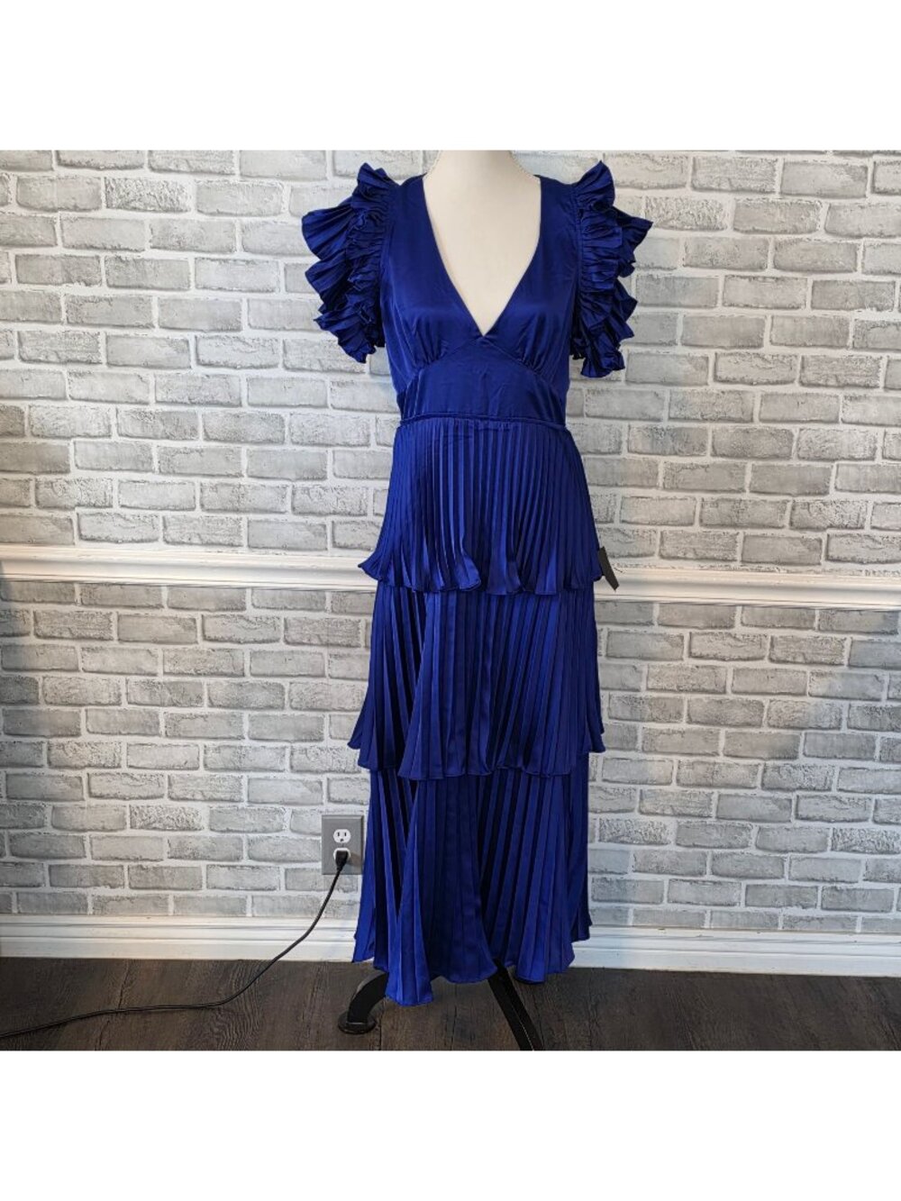NWT Lulus Cobalt Blue Satin Pleated Tiered Midi Dress Ruffle Sleeve V-Neck M